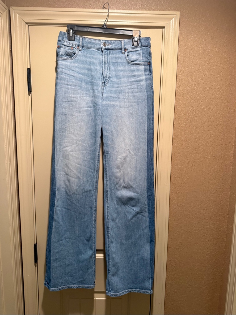 American Eagle Outfitters Two-Tone Light Blue Wide-Leg Jeans